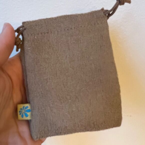 Marahlago jewelry pouch for gift giving / jewelry storage (no jewelry included) - Picture 5 of 8